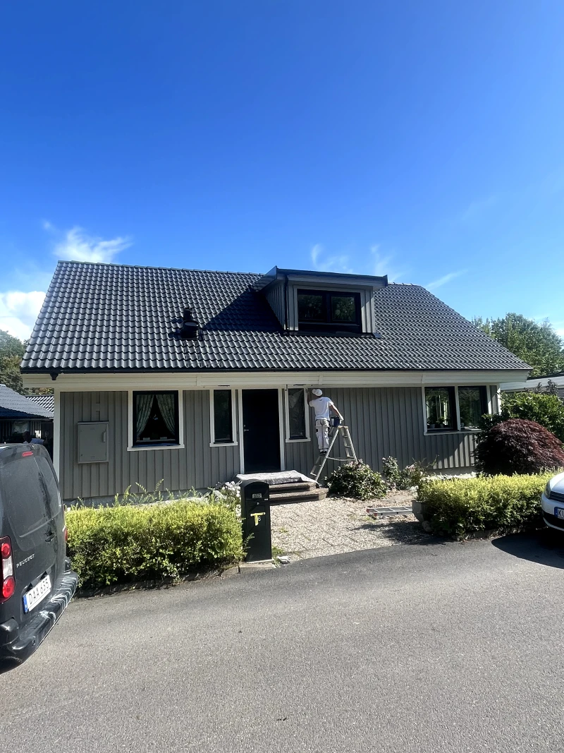 Vad kostar att måla om huset invändigt? En guide av Magnusson Ly Måleri AB